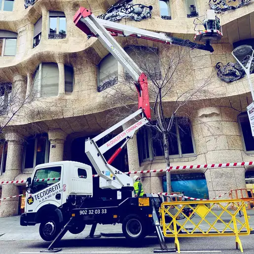 Camión Cesta Elevador de Brazo Telescópico