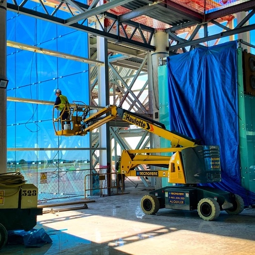 ¿Cómo transportar las plataformas elevadoras de manera segura?