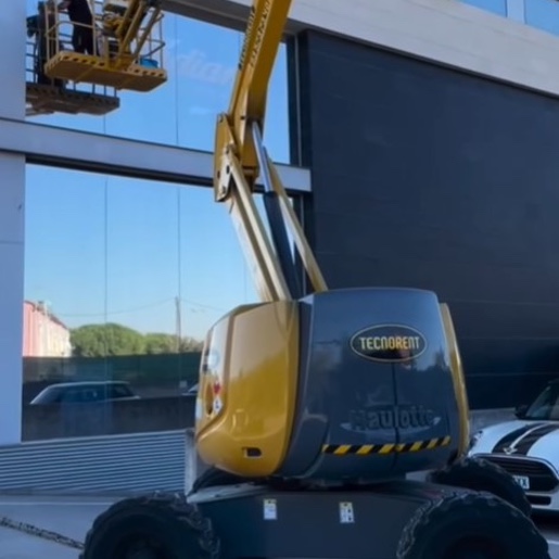 Mantenimiento de las plataformas elevadoras en verano...