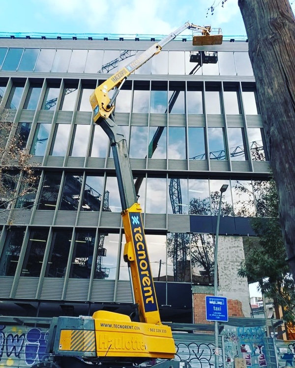 Plataformas telescópicas para trabajos de altura seguros y eficientes