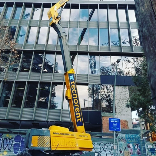 Plataformas telescópicas para trabajos de altura seguros y eficientes